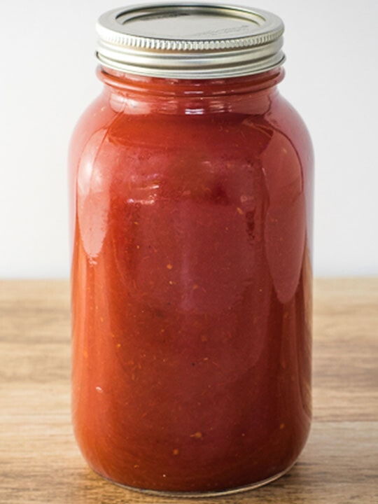 How to can tomato sauce - homemade tomato sauce in a jar