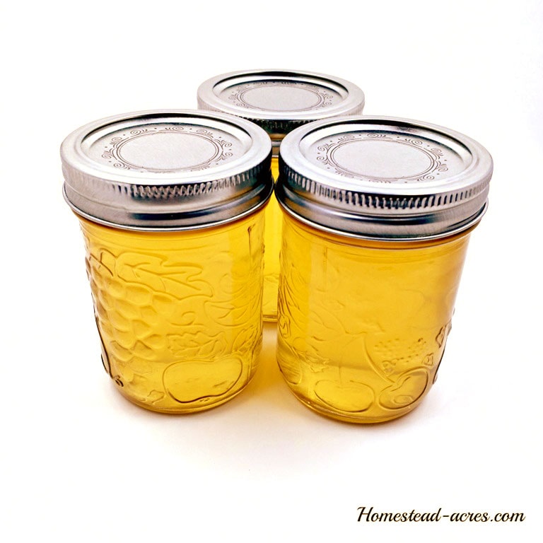 Dandelion jelly in canning jars.