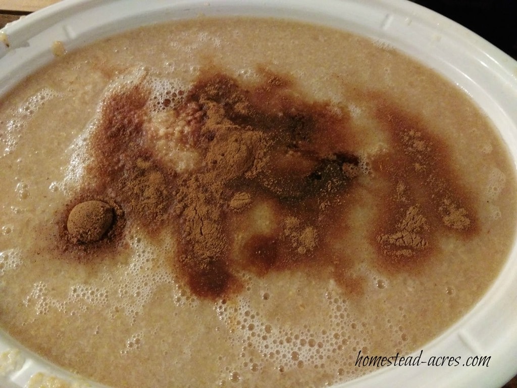 Add spices to the pear puree.
