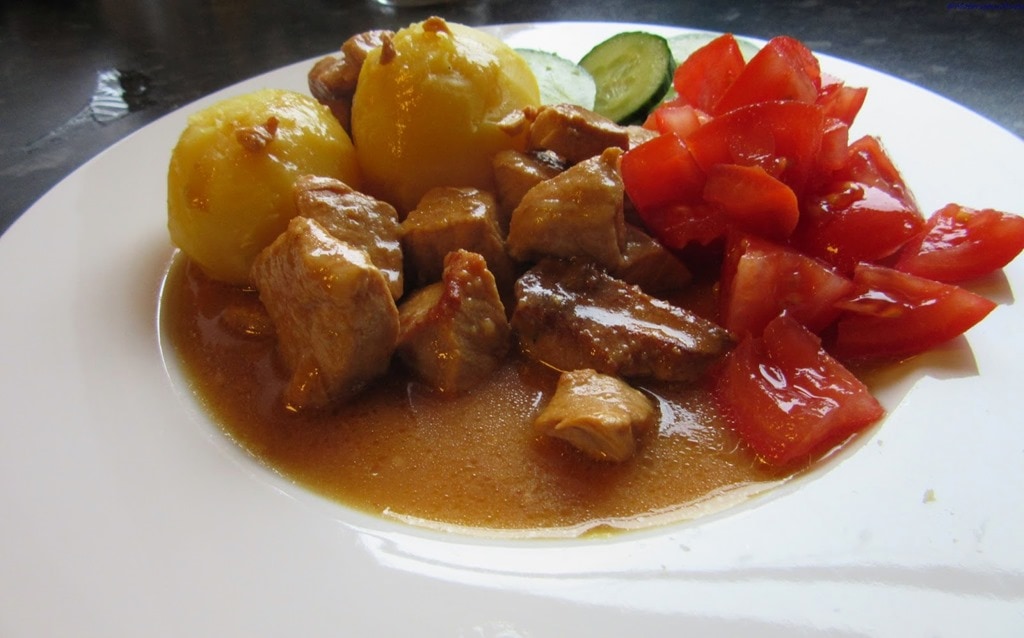 Slow cooker port and sauce.