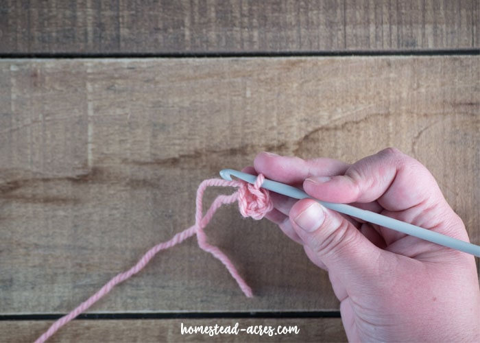 Easy crochet flower pattern join chain to form a ring.