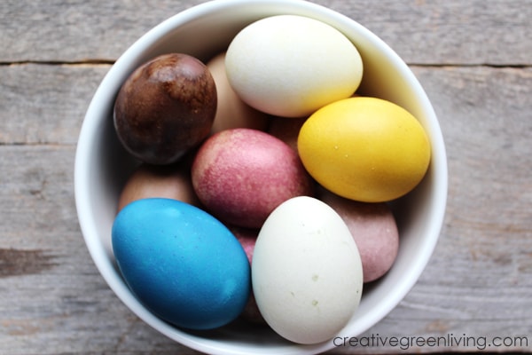 Eggs died yellow, pnk, blue, and brown with more natural Easter egg dye recipes.