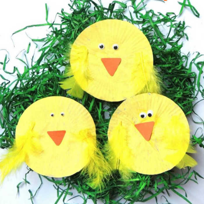 Paper plate Easter chicks craft.