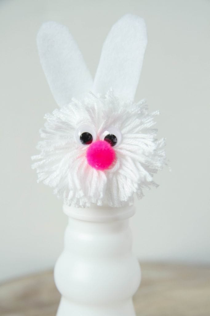 Pom pom bunnies craft.
