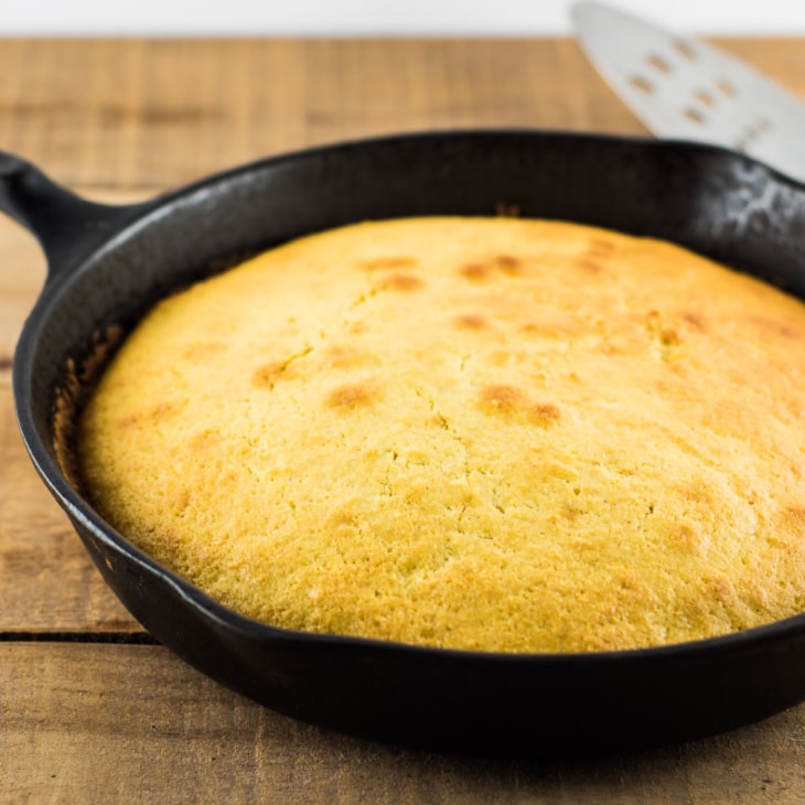Easy Homemade Skillet Cornbread Recipe