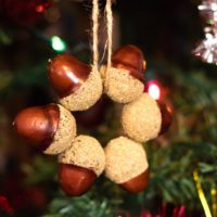 Mini acorn wreath craft.