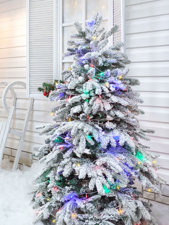 How to Weigh down Outdoor Christmas Decorations 