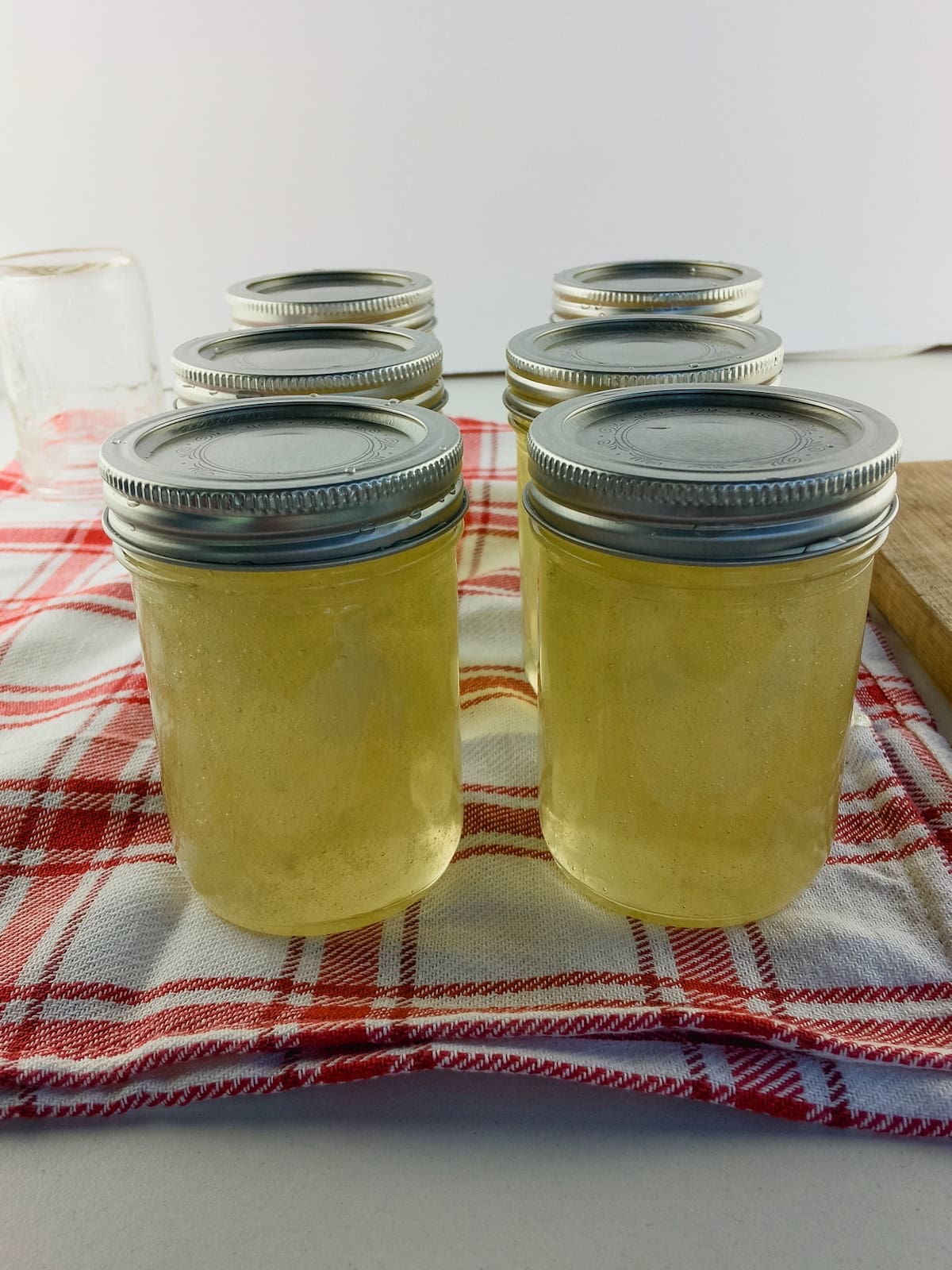 Six jelly jars filled with cucumber jelly.