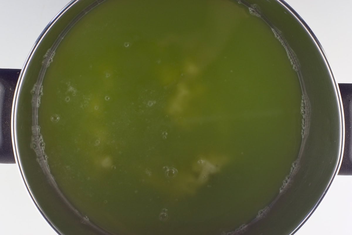 Cucumber juice, pectin, and lemon juice in a large pot.