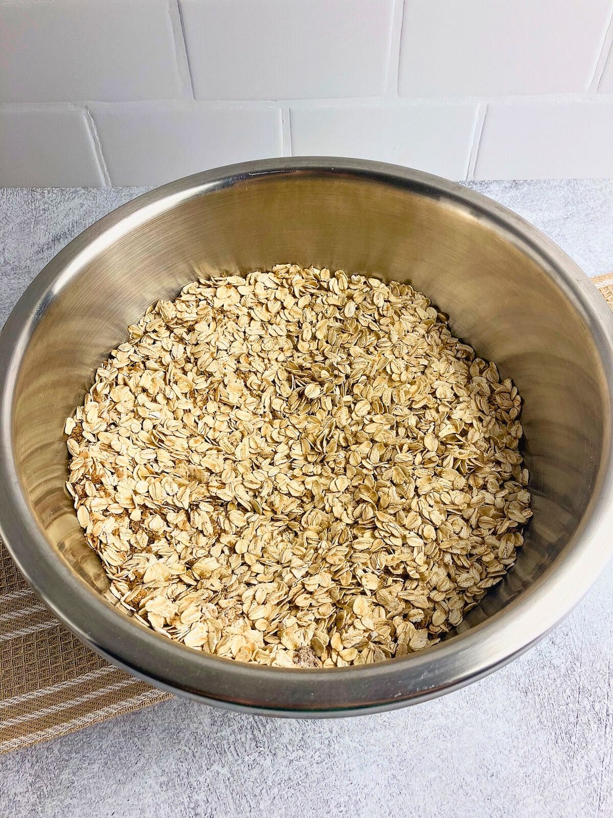 Oats, brown sugar, spices, and baking powder are mixed together.