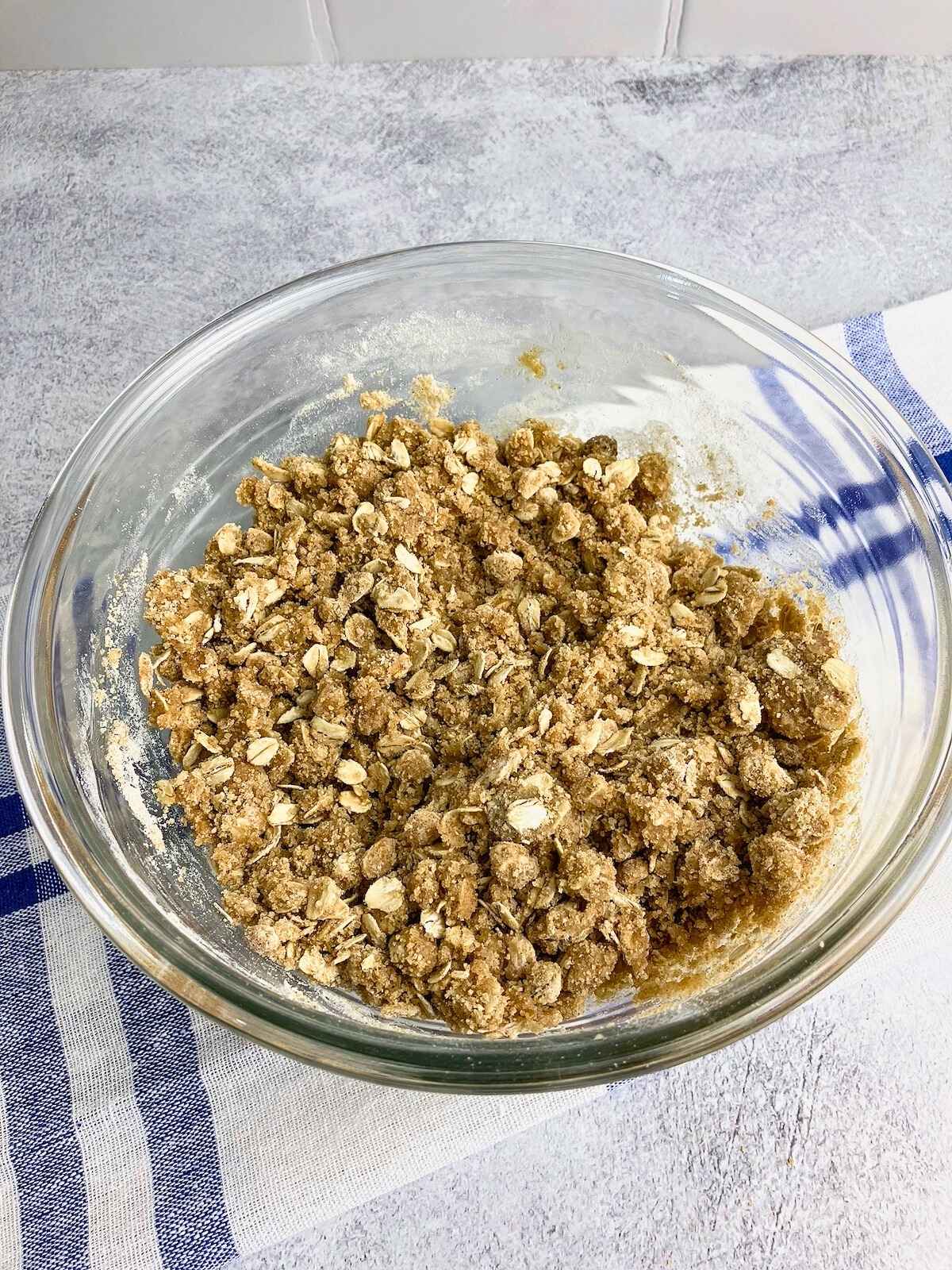 Finished mixed oat topping.