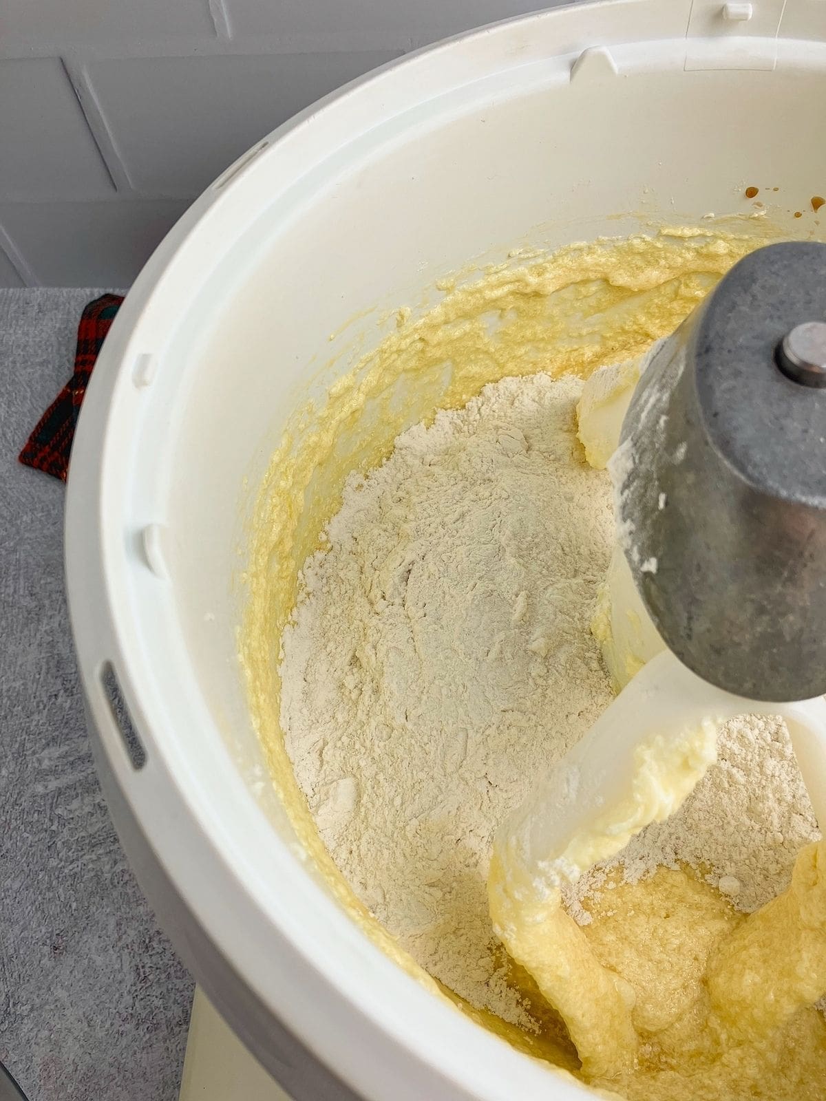 The dry ingredients were added to the mixer bowl.