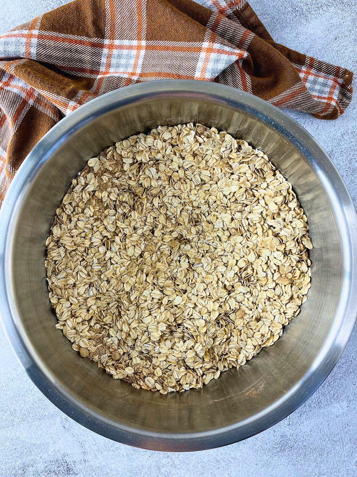 The oatmeal dry ingredients were mixed together.