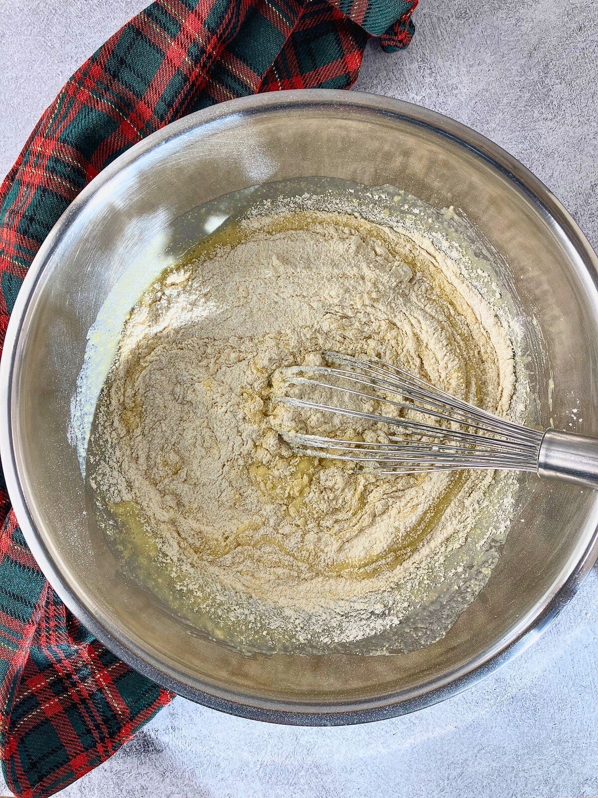 Starting to mix the dry ingredients into the wet ones.
