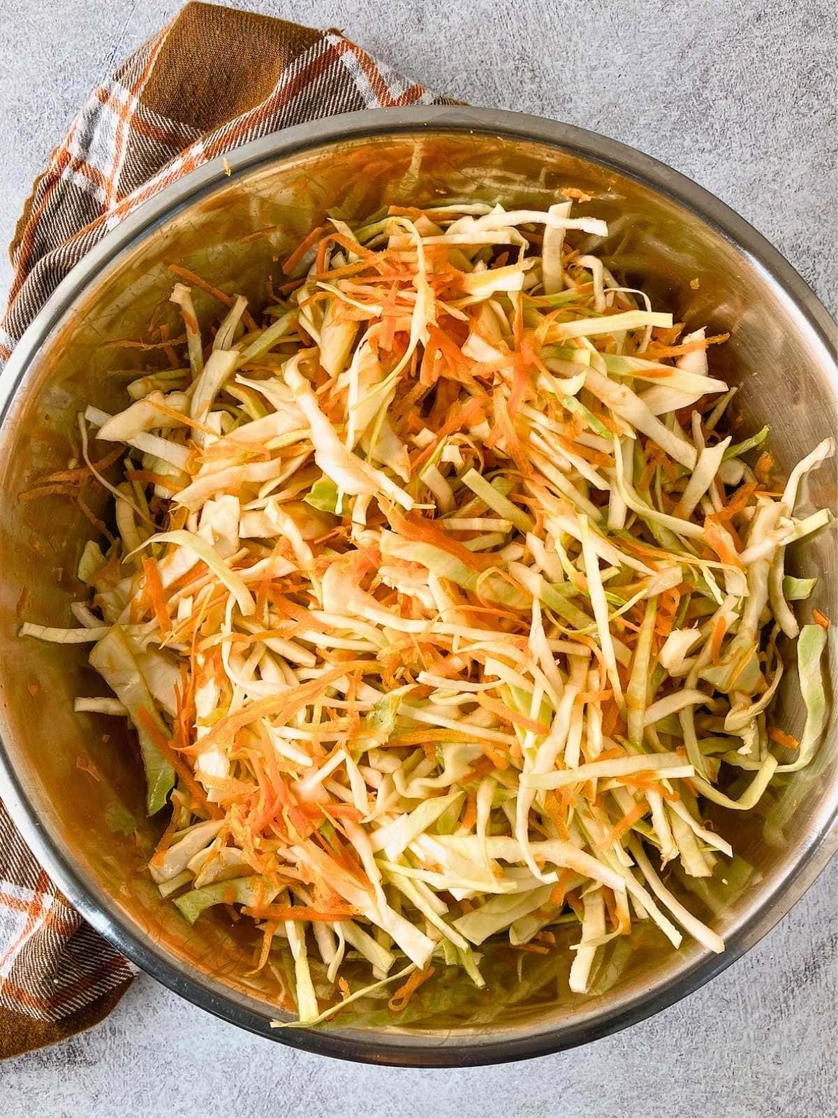 The shredded cabbage and carrot were mixed together.
